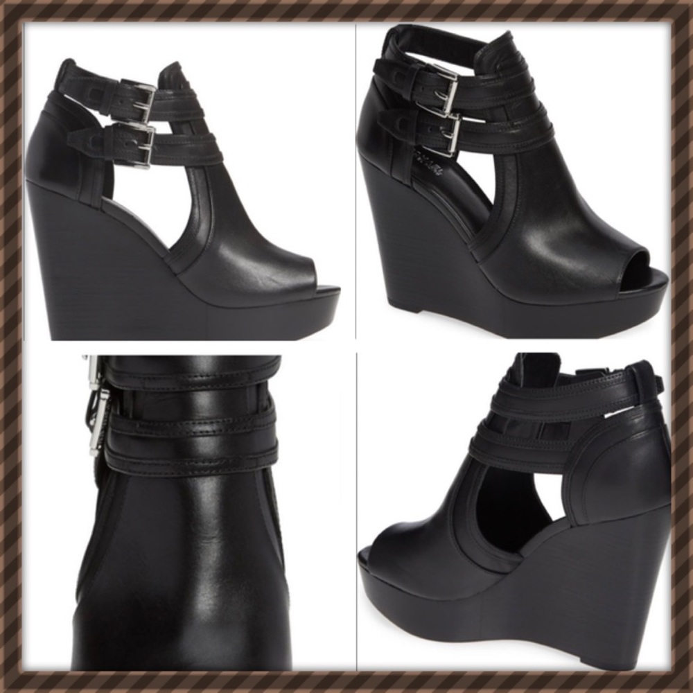 EUC!! Black Michael Kors leather wedges!